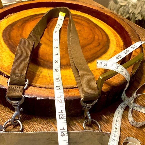 Baggallini Crossbody light brown brushed nickel hardware 4 pockets - Picture 13 of 14